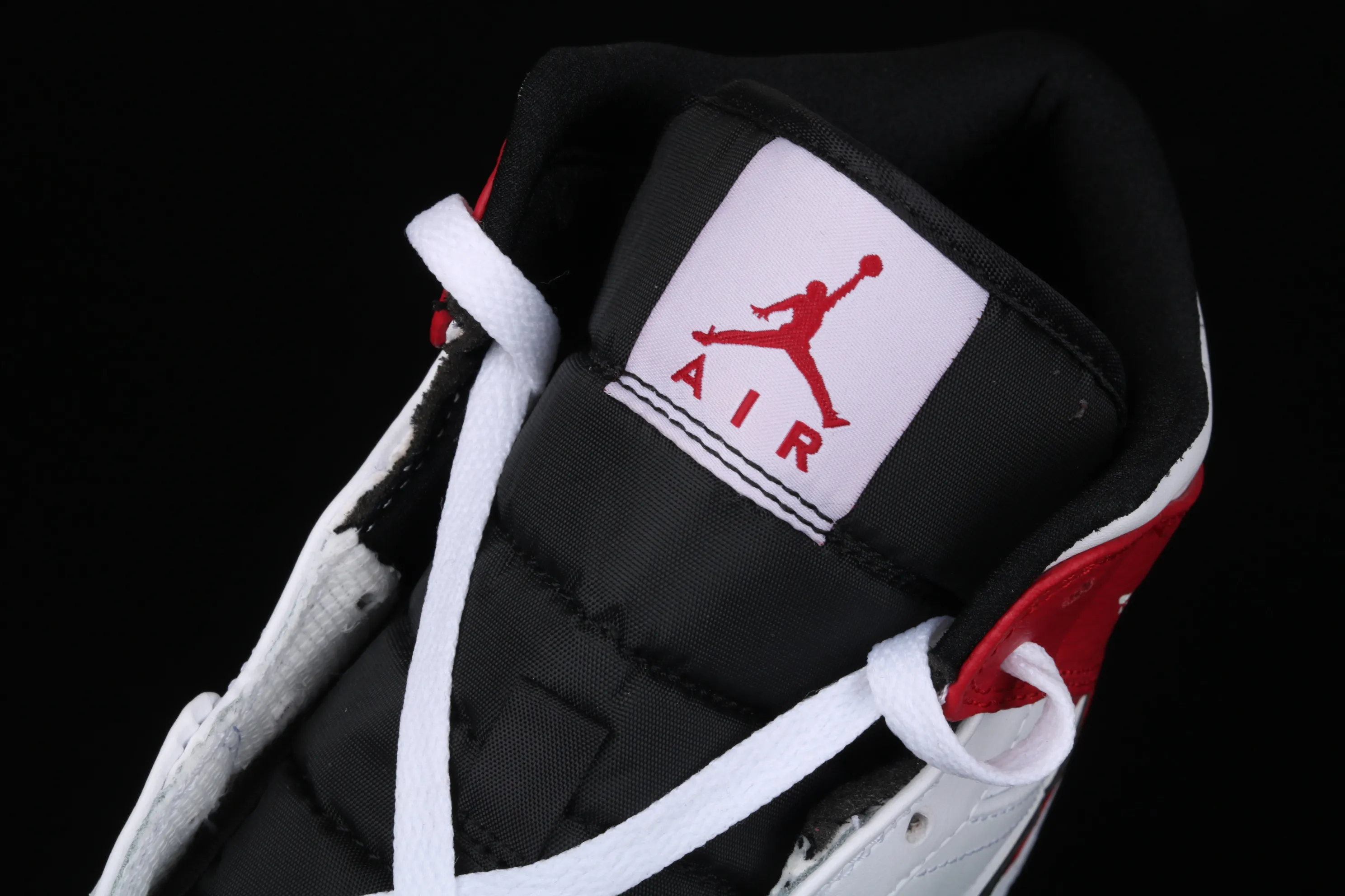 All categories Air Jordan Jordan series basketball shoes Air Jordan 1 Mid Air Jordan 1 Mid AJ1 Joe 1 "Little Chicago" basketball shoes full toe layer authentic 554724-116